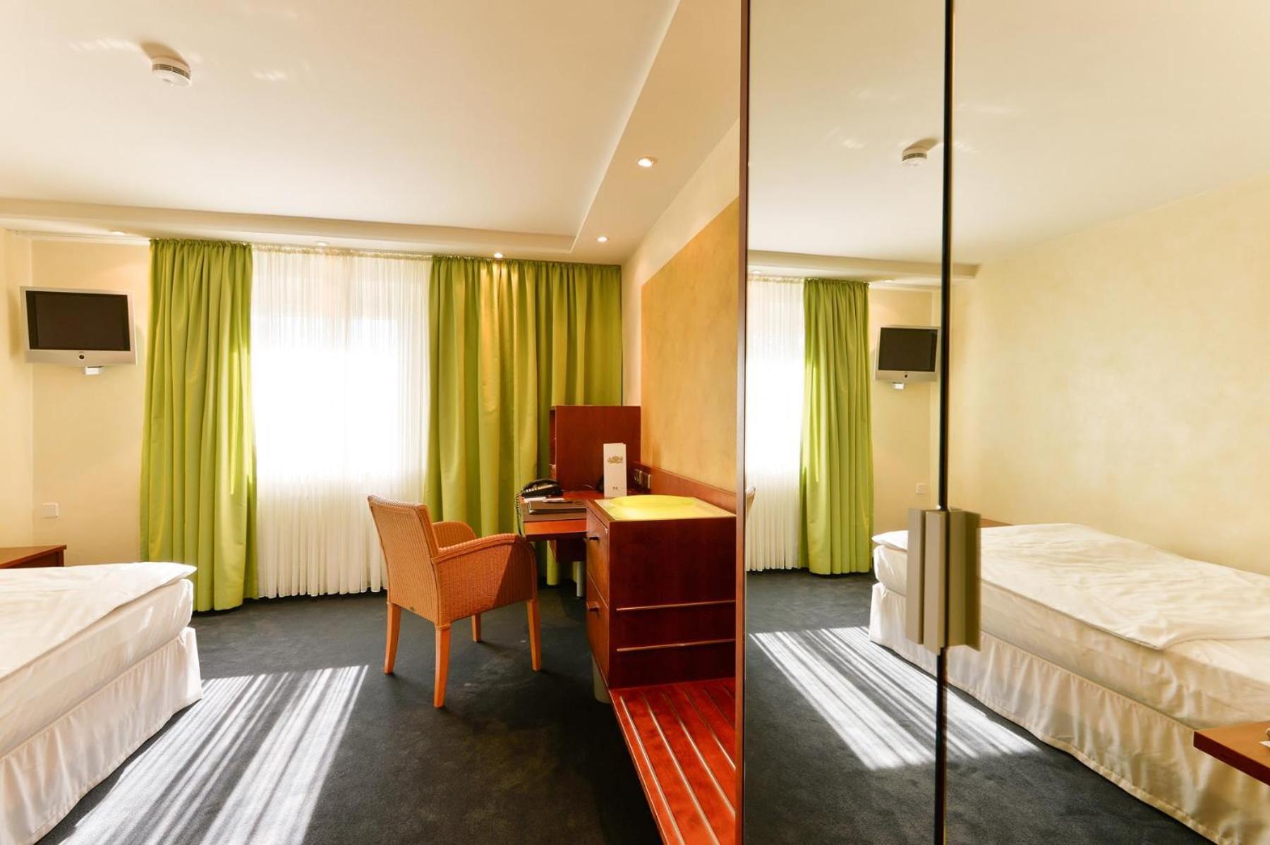 Hotel Adler Asperg Ngoại thất bức ảnh